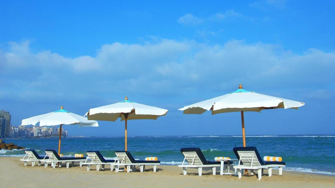 Sea & Garden View At Al-Muntazh Towers - إطلاله علي البحر و حدائق قصر المنتزه Alexandria Exterior foto