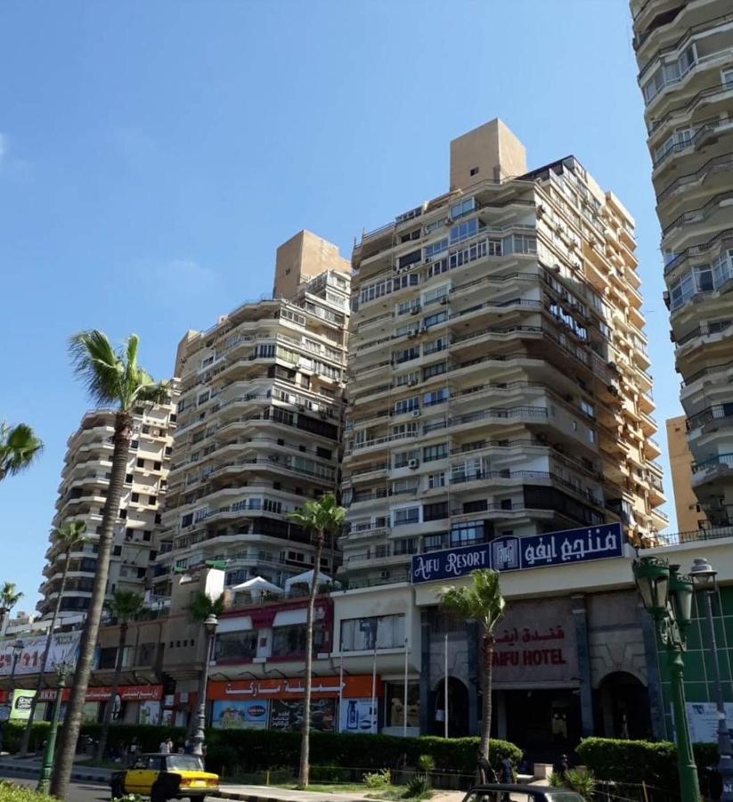 Sea & Garden View At Al-Muntazh Towers - إطلاله علي البحر و حدائق قصر المنتزه Alexandria Exterior foto